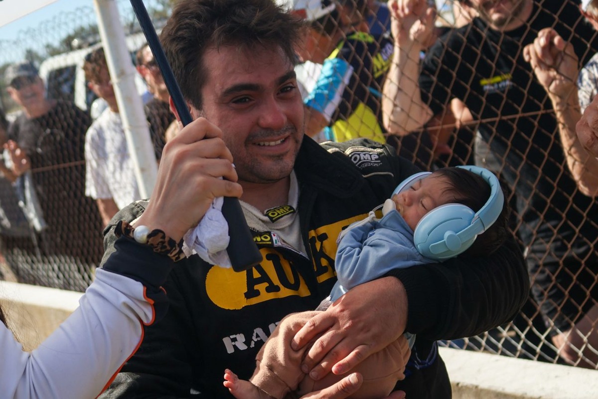 GUEVARA EL NOMBRE DEL POLEMAN DE LA CLASE A PARA EL GP EXPRESO TAS.